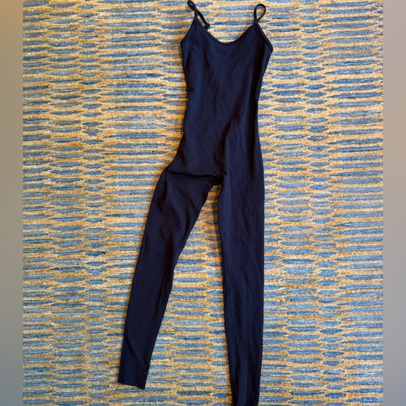 ALO Yoga Airbrush One and Done Onesie in Black - Picture 5 of 6